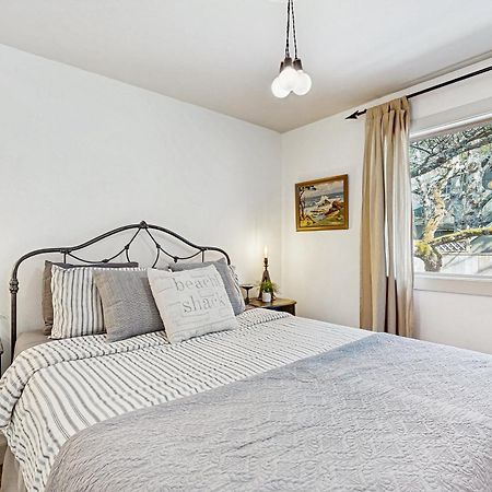 Villa Calm Waters Rockaway Beach Esterno foto