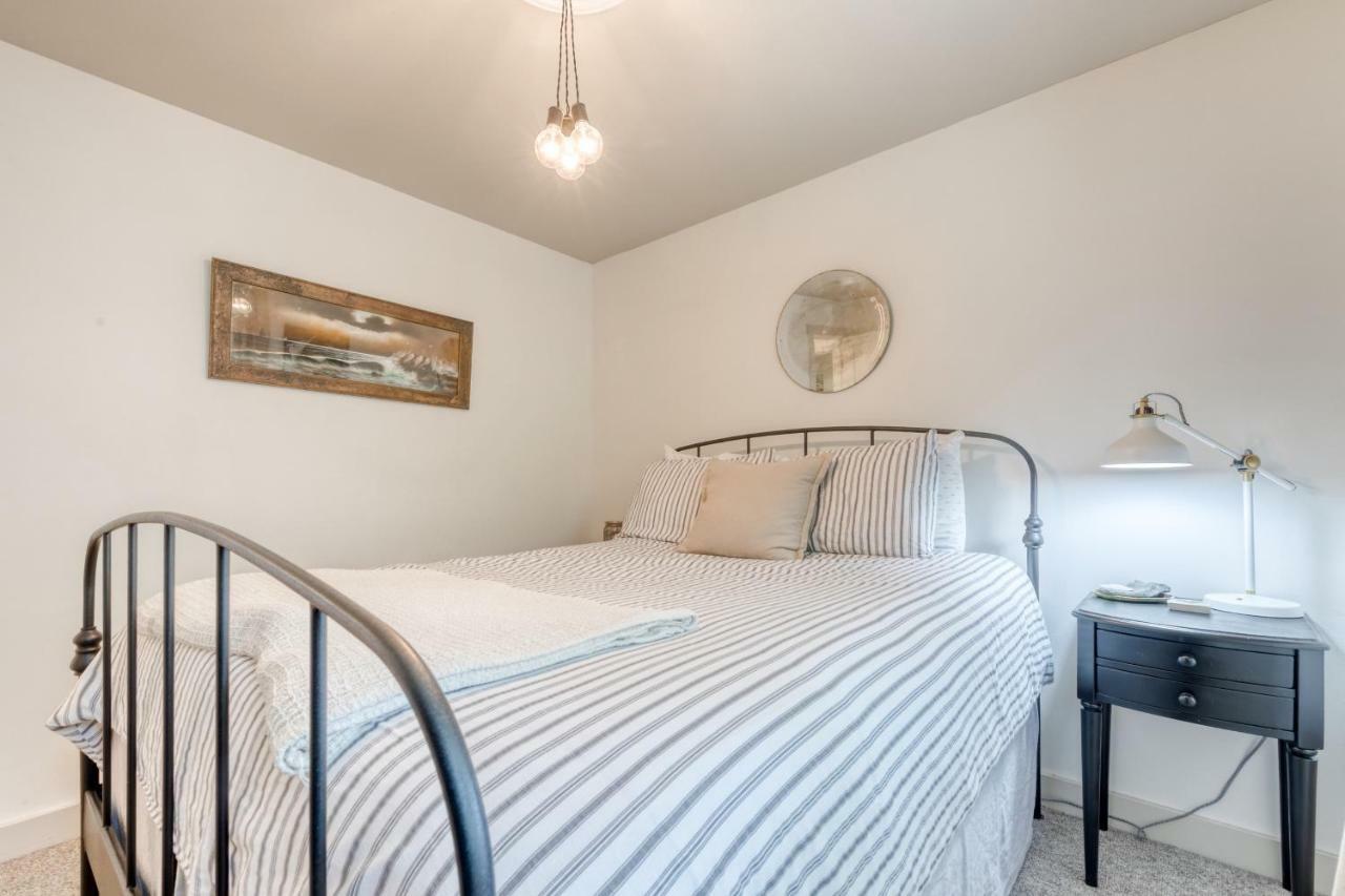 Villa Calm Waters Rockaway Beach Esterno foto